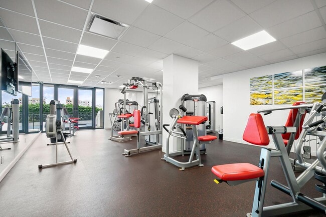 Building Photo - 529 S Flagler Dr