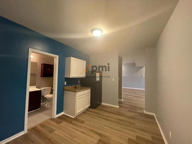 Building Photo - 10880 Mississippi St