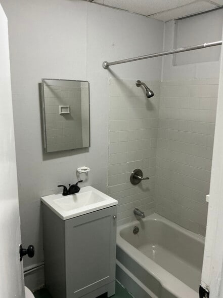 Building Photo - 236 Old Bergen Rd