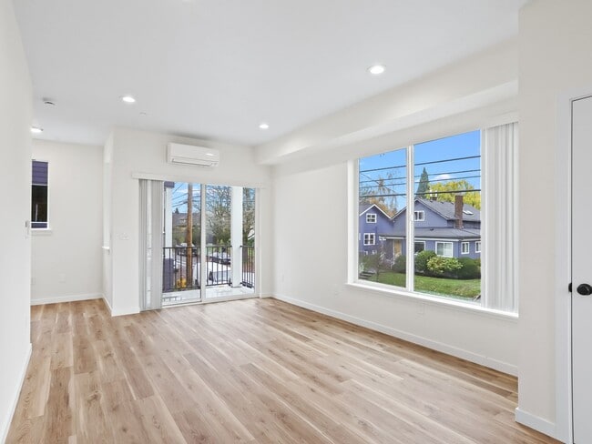 Building Photo - Vancouver Townhouses - Get 1 Month Free!