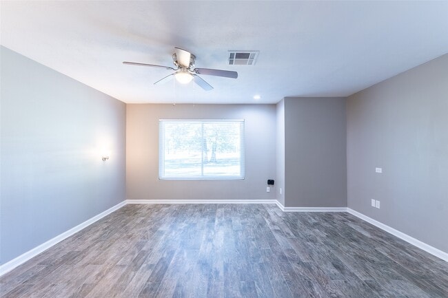 Building Photo - 3435 Balboa Cir