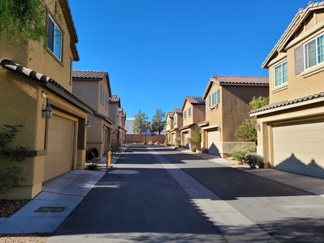 Building Photo - 6221 Joaquin Hills Ct