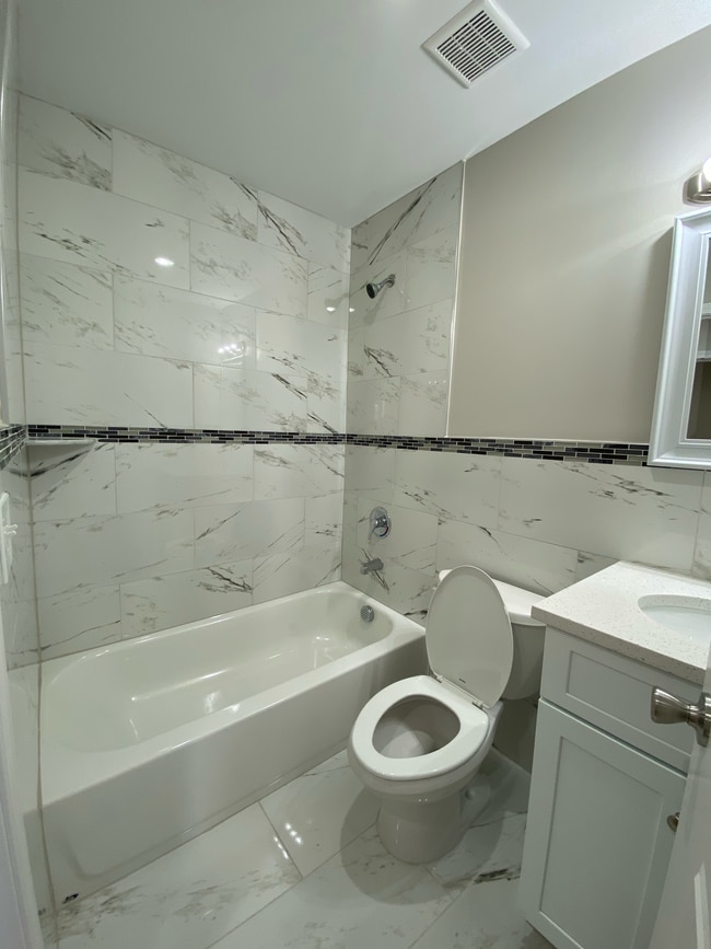 Building Photo - 464 Chestnut St