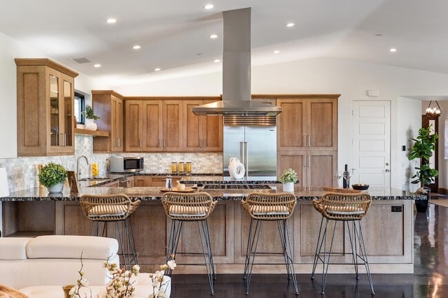 Building Photo - 5572 Rainier St