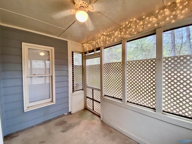 Building Photo - 1110 Liberty Dr