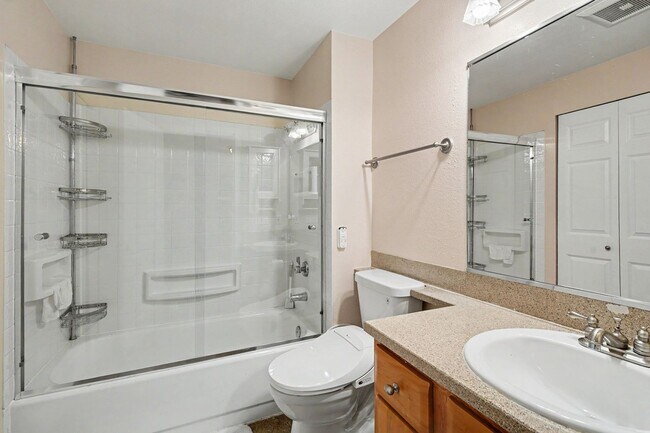 Building Photo - Charming Ground-Floor Condo in the Heart of Greenwood! $1,800 only!! August move in!