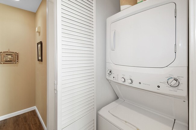 Building Photo - TURNKEY - LUXURY 2BED/2BA FULLY FURNISHED ...