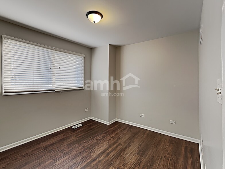 Building Photo - 121 Valleywood Dr