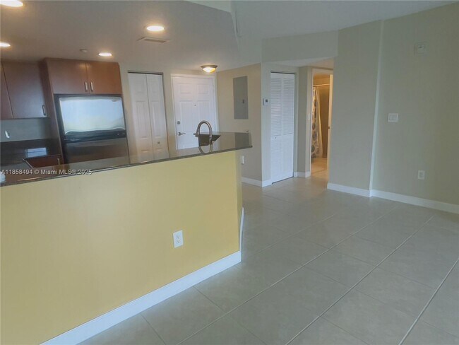 Building Photo - 201 Golden Isles Dr