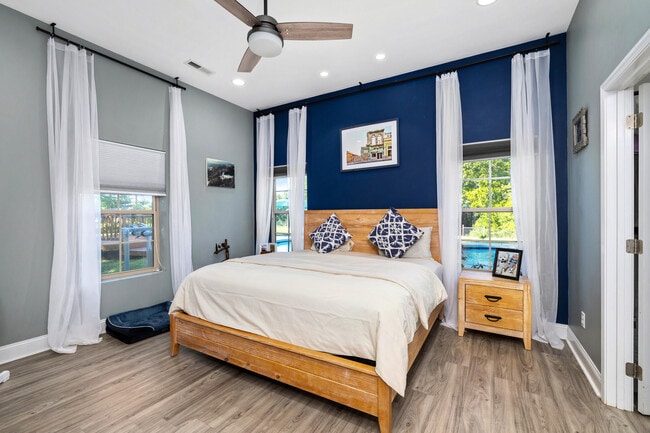 Building Photo - 930 Loring Mill Rd