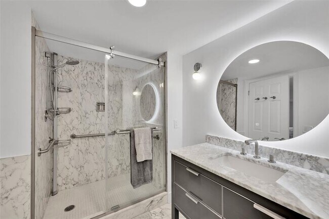 Building Photo - 5100 N Ocean Blvd