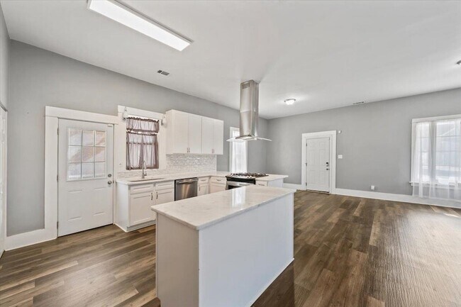 Building Photo - 2046 Courtland Pl