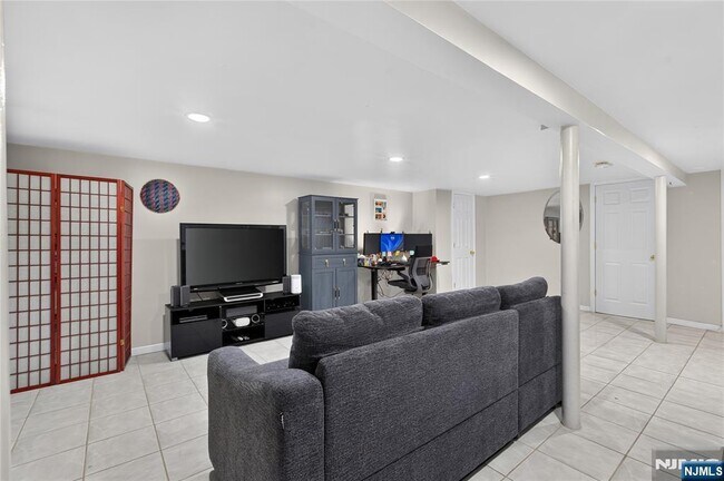 Building Photo - 8 Coyles Ct