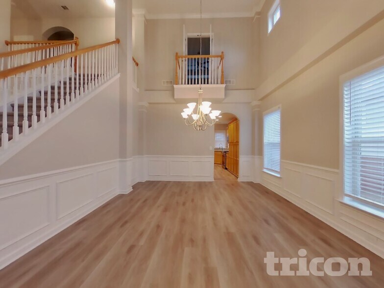 Building Photo - 5507 Rosehall Pl