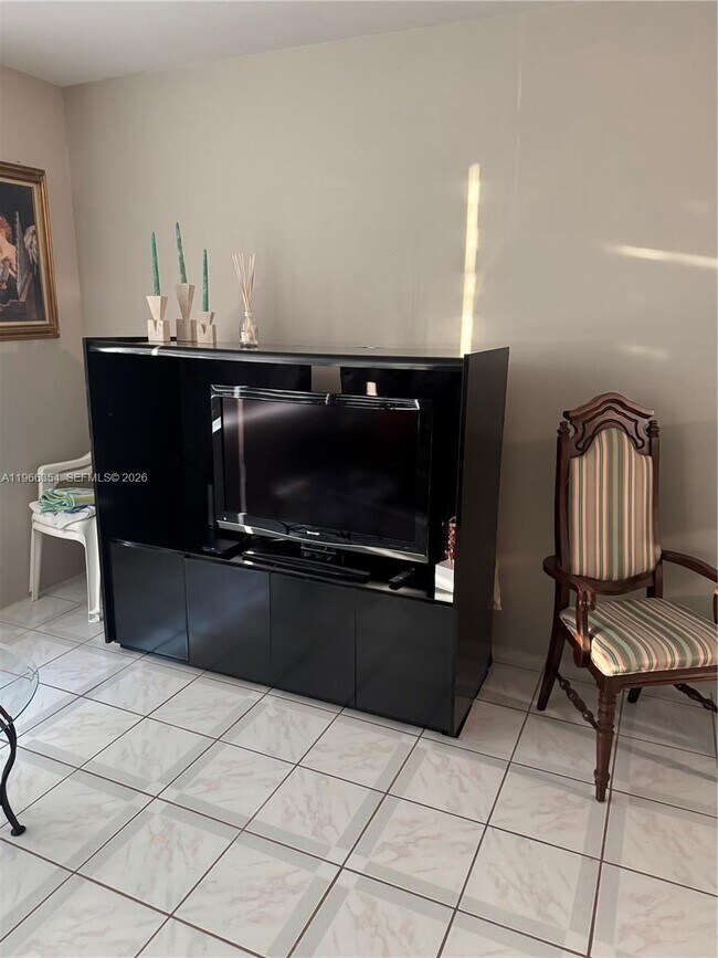 Building Photo - 2899 Collins Ave