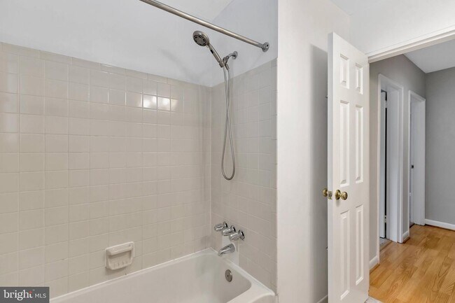 Building Photo - 208 Skyhill Rd