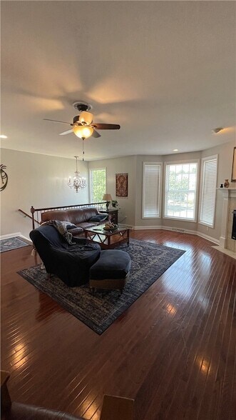 Building Photo - 574 E Vanderbilt Dr