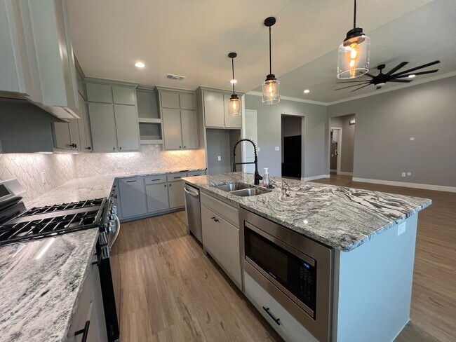 Building Photo - A Modern, Sophisticated Home in an Attract...