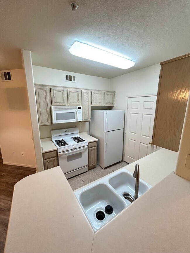 Building Photo - 7143 S Durango Dr