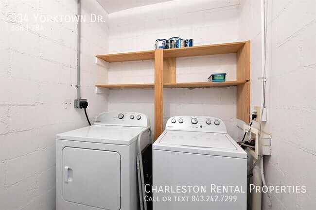 Building Photo - 934 Yorktown Dr