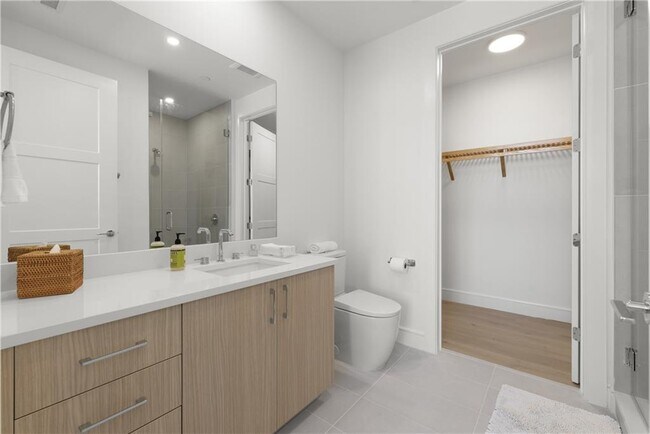 Building Photo - 2425 Peachtree Rd NE