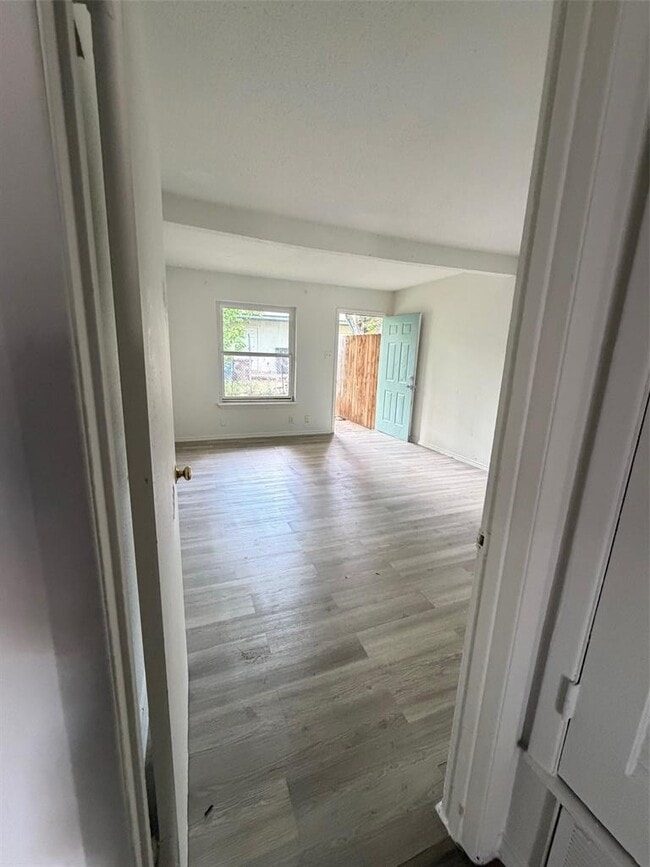 Building Photo - 1006 N Meadows Dr