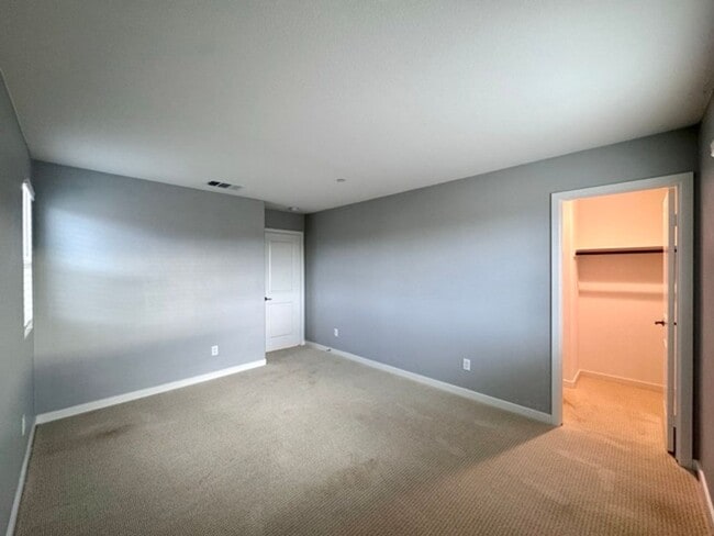 Building Photo - Spacious 4 Bedroom Home for Lease in Winch...