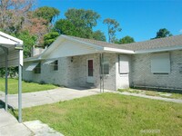 Building Photo - 209 Pinehurst Dr
