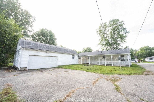 Building Photo - 126 Lewis Dr