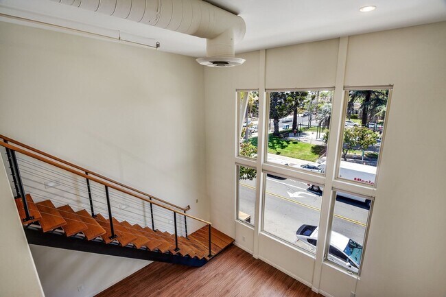 Building Photo - Trendy Live Work Loft Kensington Park Plaza