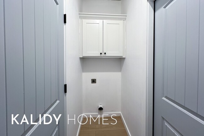 Building Photo - 12504 SW 12th St