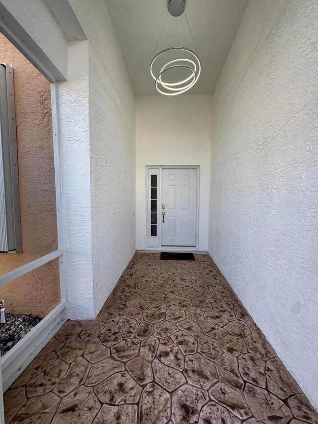 Building Photo - 822 NW Sorrento Ln