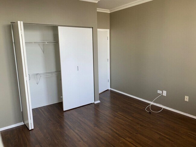 Building Photo - 330 N Jefferson St