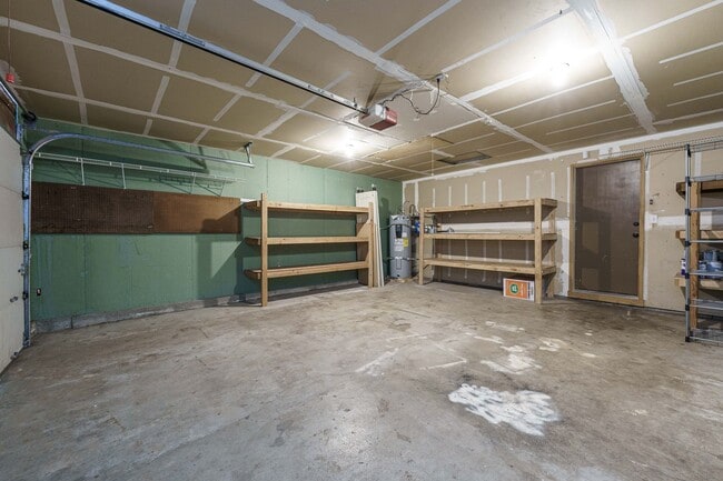 Building Photo - 4 Bedroom 2.5 Bathroom With Large Fenced B...