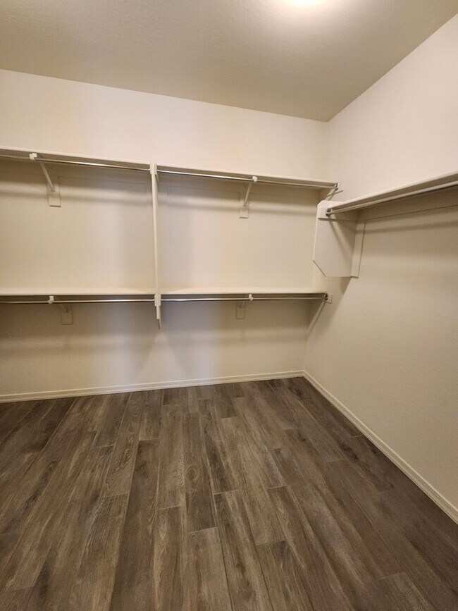 Building Photo - ALORAVITA 4 Bedroom 3.5 Bath