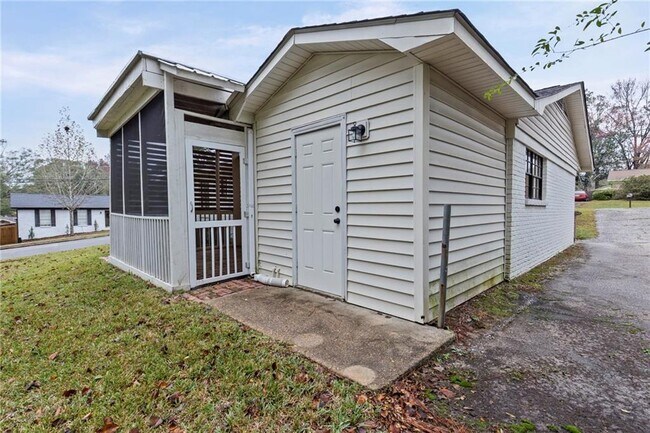 Building Photo - 5925 Couton Dr