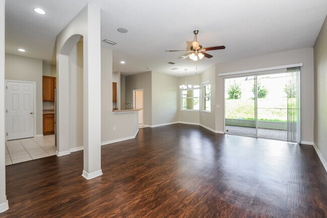 Building Photo - 1752 Southern Oak Loop