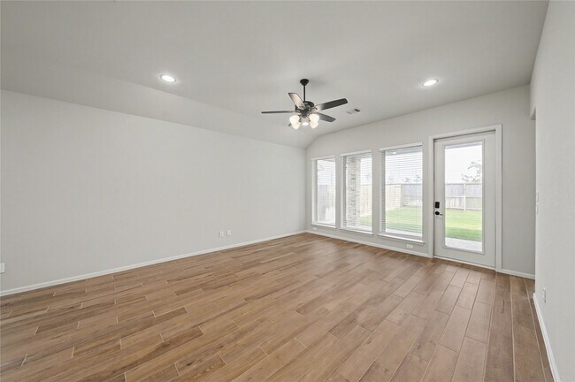 Building Photo - 31527 Splitting Willow Ln