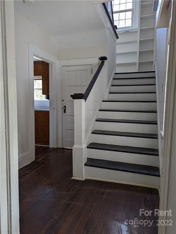 Building Photo - 904 Edgewood Cir