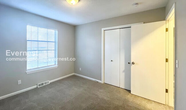 Building Photo - 7936 N Forest Ave