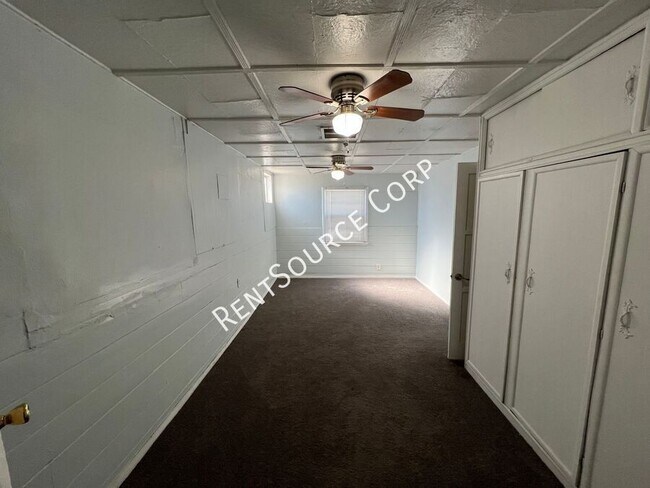 Building Photo - 1040-1042 Flora St