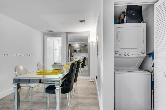 Building Photo - 121 NE 34th St