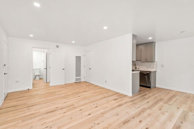 Interior Photo - 1522 S. St Andrews Pl