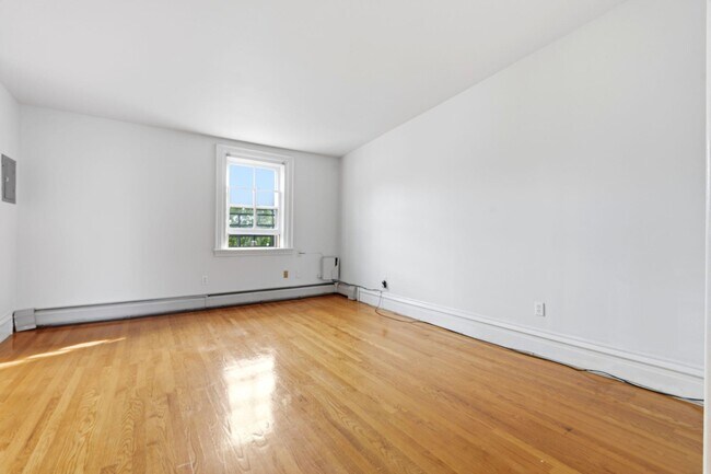 Building Photo - 249 8th St