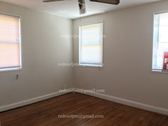 Building Photo - 1216 N Augusta Ave