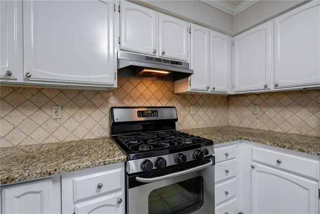 Building Photo - 8895 Club River Dr