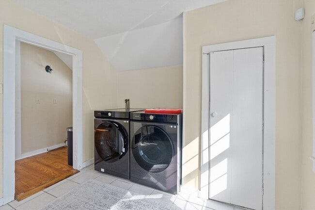 Building Photo - 107 Boston Rd