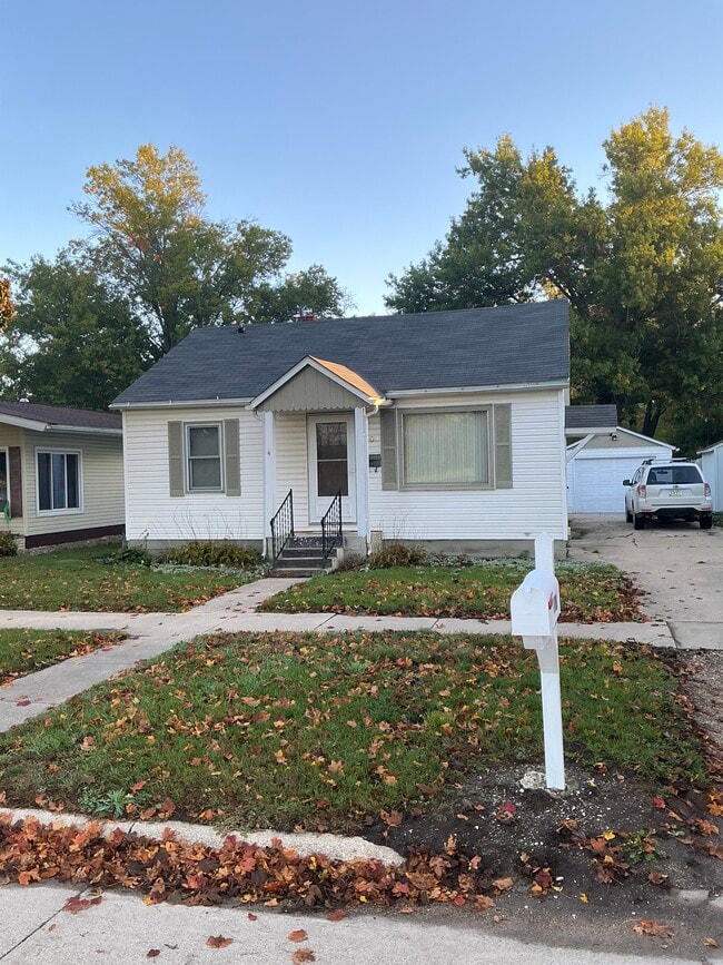 Primary Photo - 1709 Salzer St