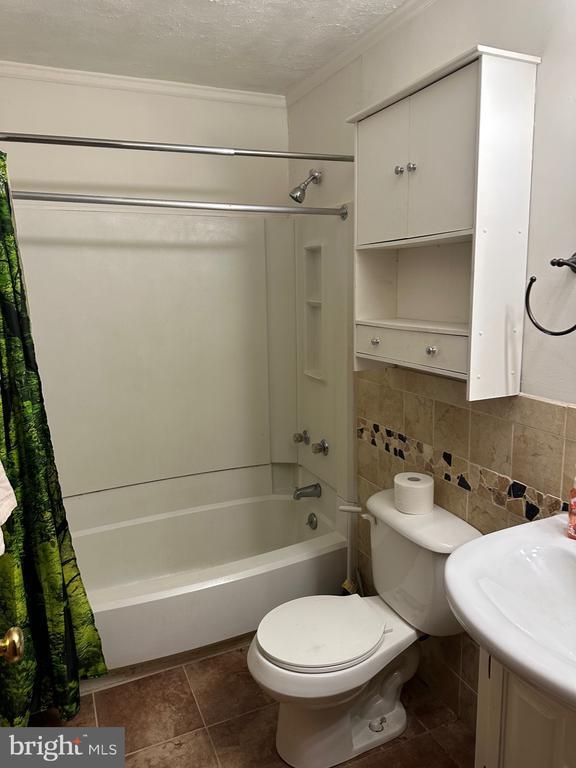 Building Photo - 412 Northwood Cir