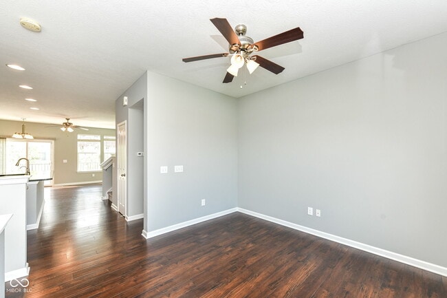 Building Photo - 9050 Mercer Dr